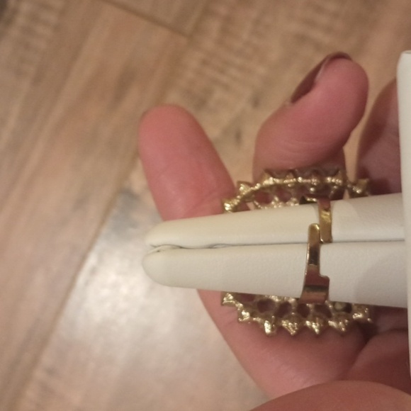 Large costume rhinestone ring with adjustable band in good used condition - Picture 3 of 7